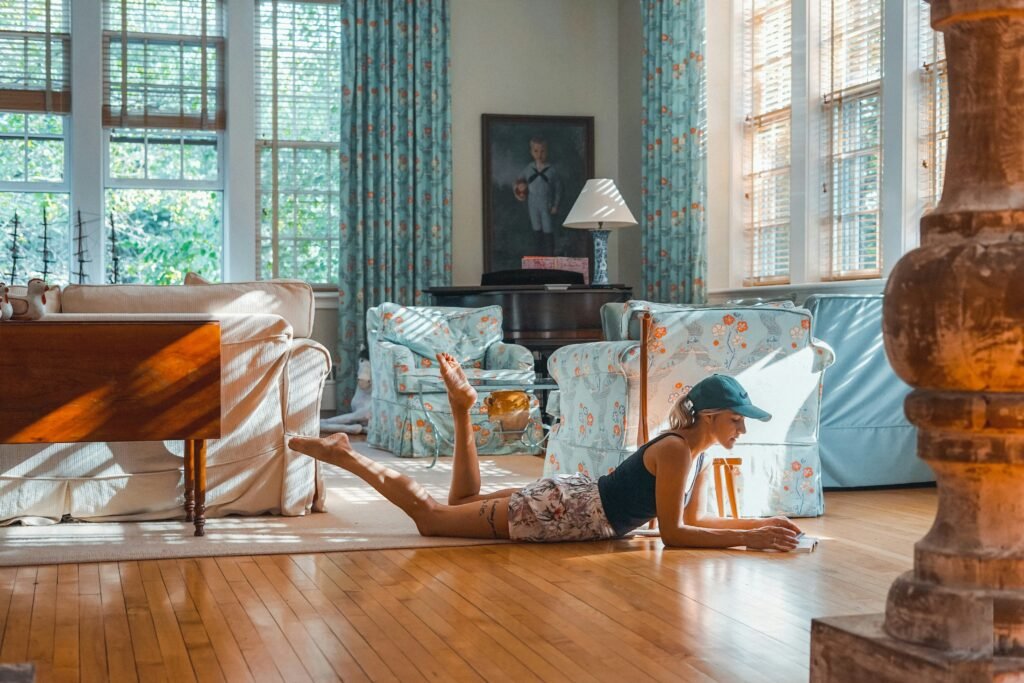 A livingroom with matching blue drapery and furniture